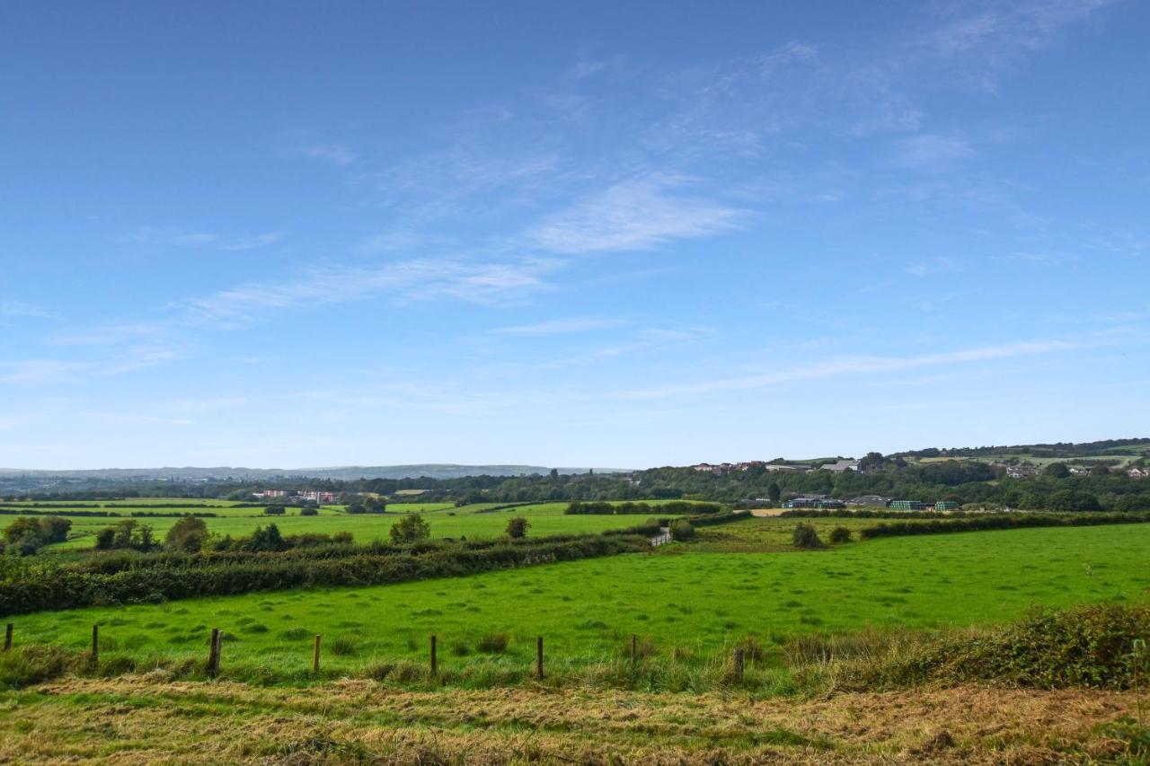 Heywood A Spacious Home From Home With Spectacular Views מראה חיצוני תמונה